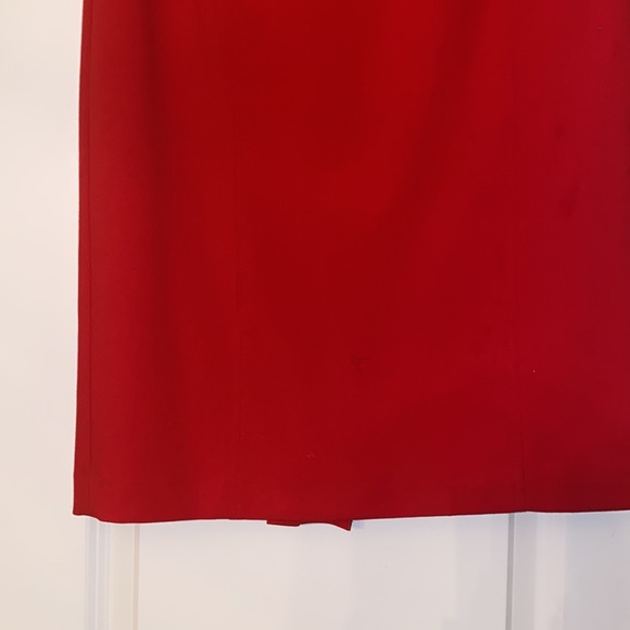 Anne Klein red skirt size 6. Zips in back, falls at knee. Red. - Picture 4 of 8